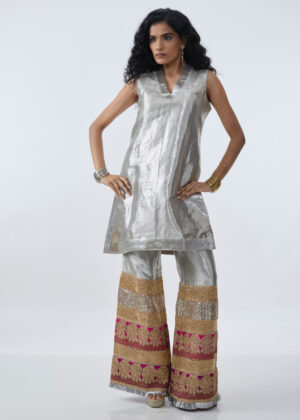 Piya Sleeveless Kurta